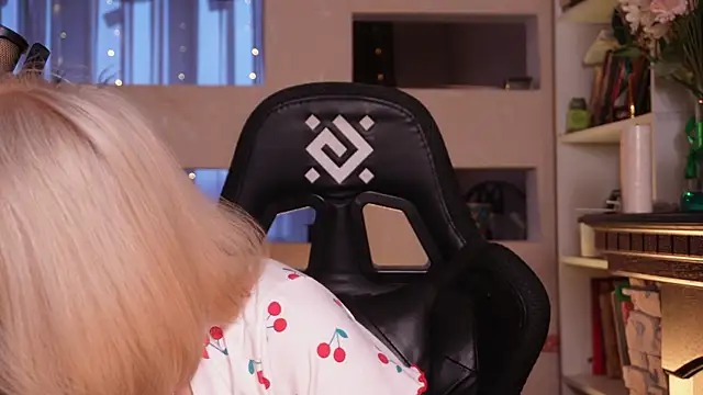 Chriss Fox online show from March 2026 03:24:01 PM