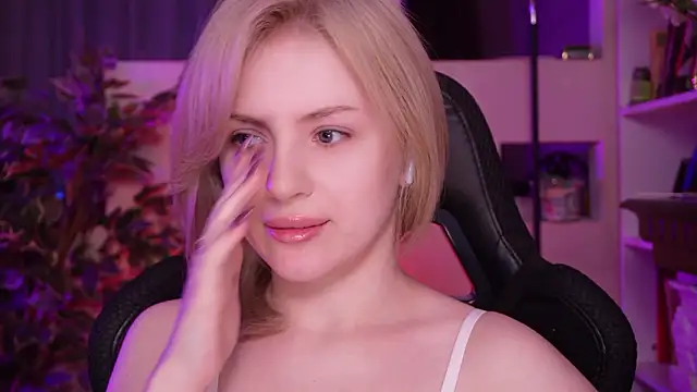 Chriss Fox online show from March 2026 05:19:01 PM