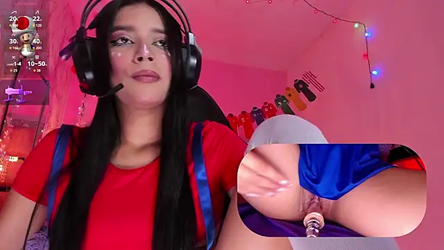 Snapshot of SweetieCloe_ chatting on July 2026 01:33:01 PM SweetieCloe online show from July 2026 01:33:01 PM