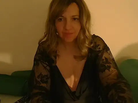 Snapshot of Ella_Next_Door chatting on November 2025 11:31:01 PM Ella Next Door online show from November 2025 11:31:01 PM