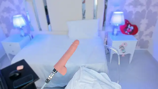 Miliaangeles online show from November 2025 12:31:01 PM