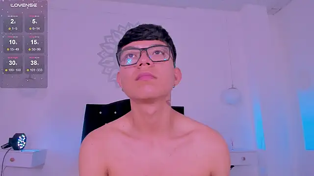 CodyTwink online show from November 2025 04:43:02 PM