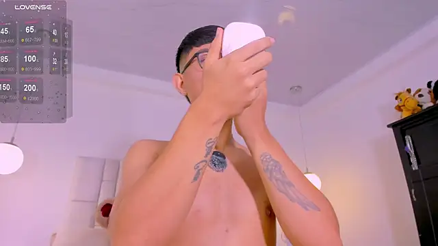 CodyTwink online show from July 2026 01:33:02 PM
