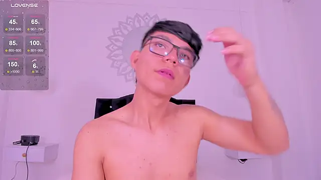 CodyTwink online show from November 2025 02:33:01 PM