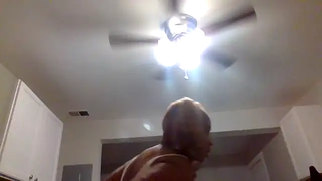 AllLeggs online show from December 2024 01:00:01 PM