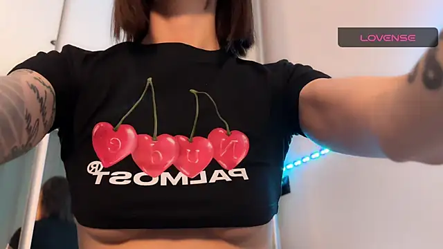 Snapshot of ellie_miu chatting on November 2025 07:17:01 PM ellie miu online show from November 2025 07:17:01 PM