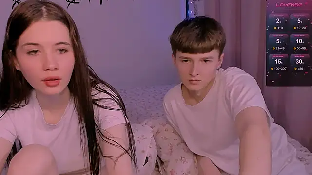 CoddleWeeper  online show from March 2026 04:33:02 PM