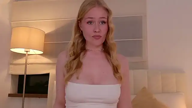 JuliaJaee online show from April 2026 06:03:02 PM
