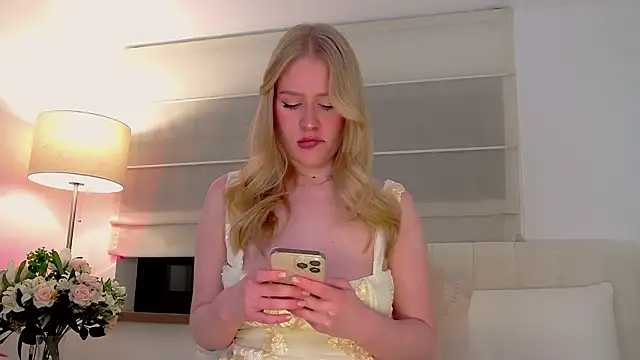 Snapshot of JuliaJaee chatting on October 2025 05:48:02 PM JuliaJaee online show from October 2025 05:48:02 PM