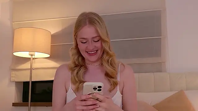 JuliaJaee online show from May 2026 05:50:01 PM