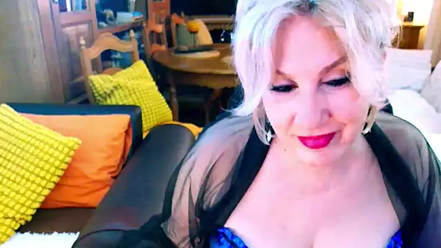 Snapshot of GattonaBiondona chatting on December 2025 09:15:02 AM GattonaBiondona online show from December 2025 09:15:02 AM