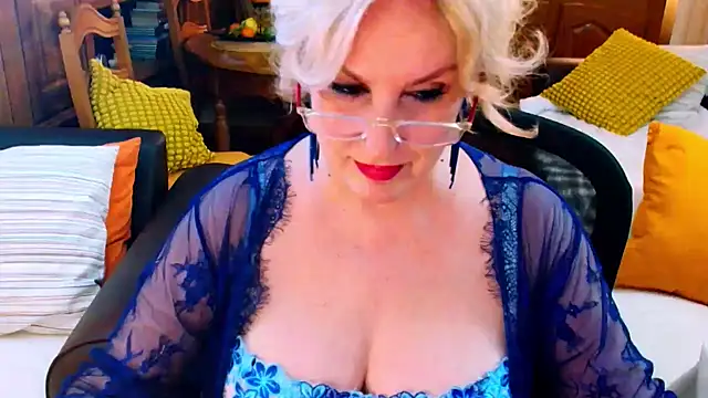 Snapshot of GattonaBiondona chatting on November 2025 03:12:02 PM GattonaBiondona online show from November 2025 03:12:02 PM