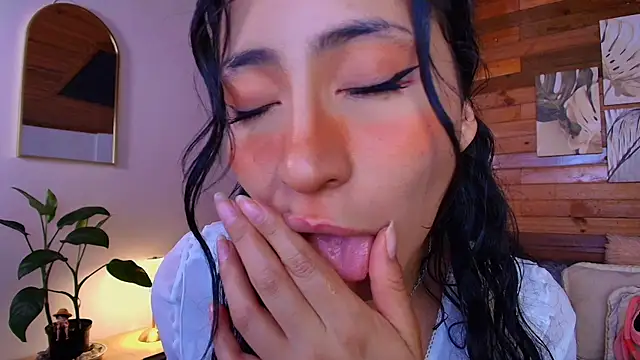 amber curly online show from July 2026 09:23:01 PM