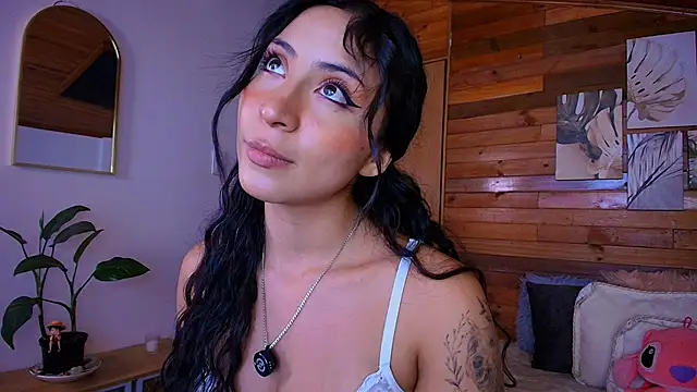 amber curly online show from June 2026 09:48:01 PM