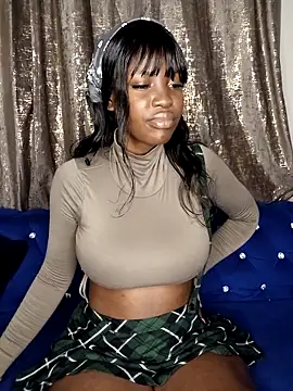 Snapshot of Tushy_baiby2000 chatting on April 2026 09:28:01 PM Tushy baiby2000 online show from April 2026 09:28:01 PM