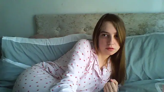 Snapshot of EvieRoseex chatting on April 2026 10:27:01 AM EvieRoseex online show from April 2026 10:27:01 AM
