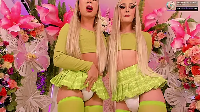 Snapshot of AlisonSharon chatting on December 2024 03:06:02 AM AlisonSharon online show from December 2024 03:06:02 AM