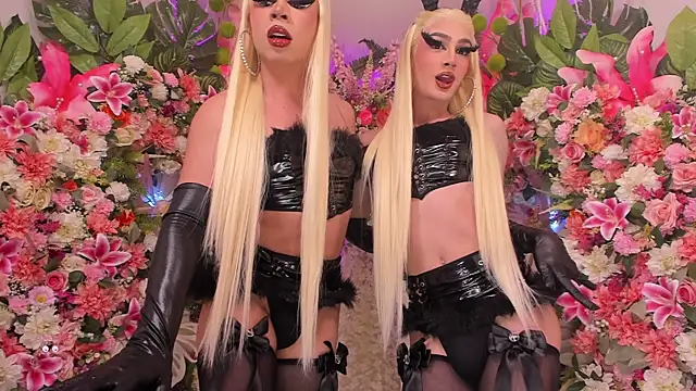 Snapshot of AlisonSharon chatting on March 2025 04:54:02 AM AlisonSharon online show from March 2025 04:54:02 AM