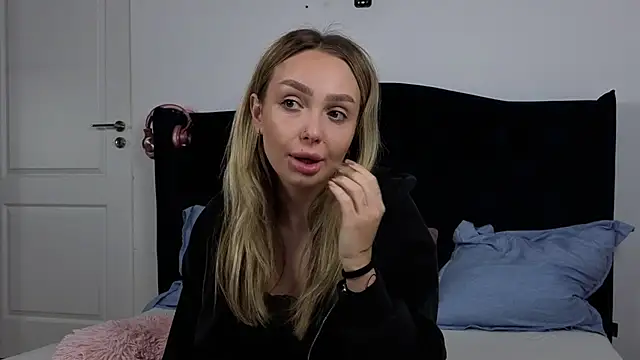 AnnaMaee online show from November 2025 06:44:02 PM