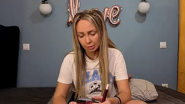 Snapshot of AnnaMaee chatting on February 2025 09:12:01 PM AnnaMaee online show from February 2025 09:12:01 PM