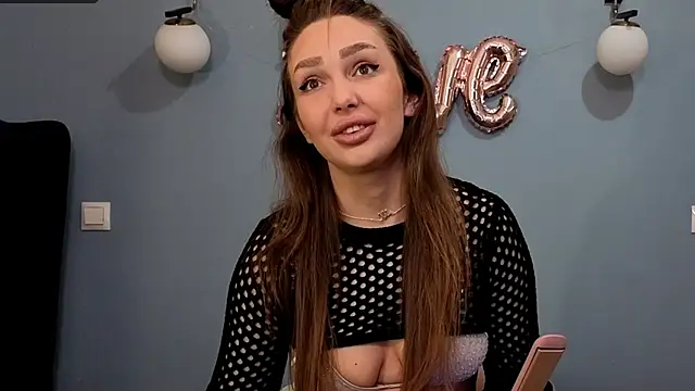 Snapshot of AnnaMaee chatting on February 2025 09:00:01 PM AnnaMaee online show from February 2025 09:00:01 PM