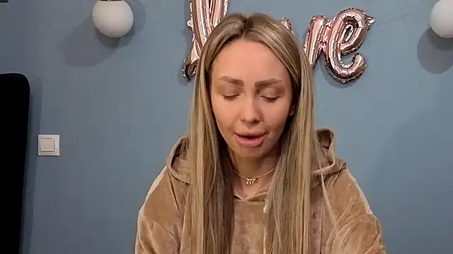 Snapshot of AnnaMaee chatting on February 2025 10:20:01 PM AnnaMaee online show from February 2025 10:20:01 PM