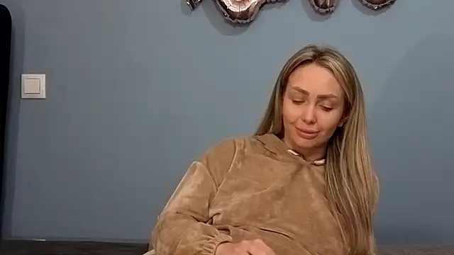 Snapshot of AnnaMaee chatting on February 2025 01:25:02 AM AnnaMaee online show from February 2025 01:25:02 AM