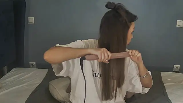 Snapshot of AnnaMaee chatting on January 2025 11:27:01 PM AnnaMaee online show from January 2025 11:27:01 PM