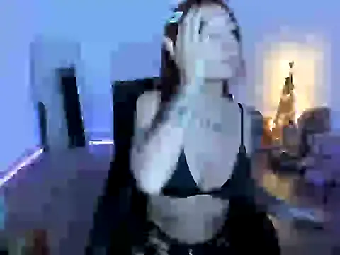 Snapshot of luxurybaby chatting on December 2025 01:00:01 AM luxurybaby online show from December 2025 01:00:01 AM