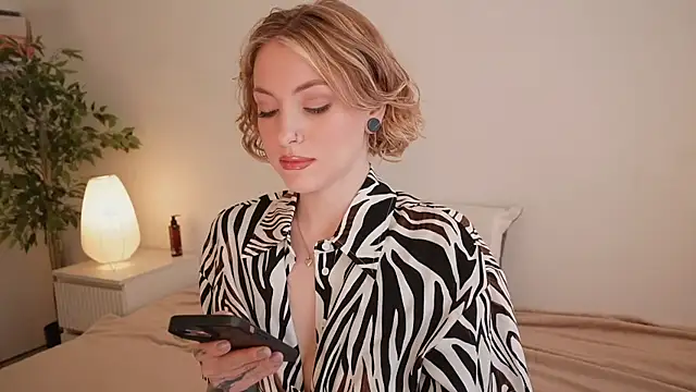 kris69kiss online show from April 2026 01:34:02 PM