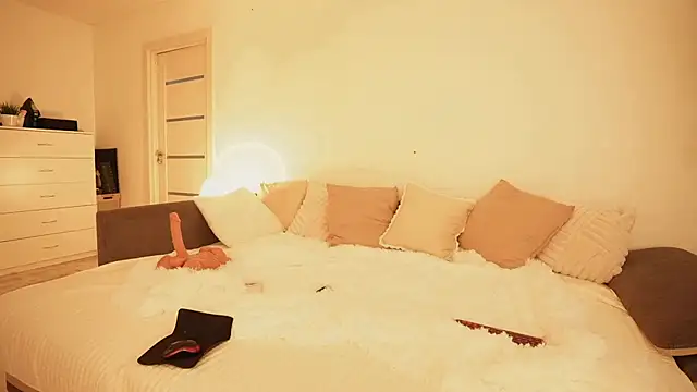 kris69kiss online show from May 2026 02:02:01 PM
