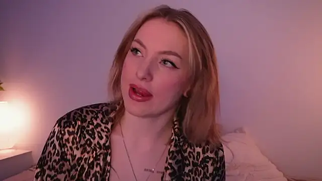 kris69kiss online show from February 2026 01:02:01 PM