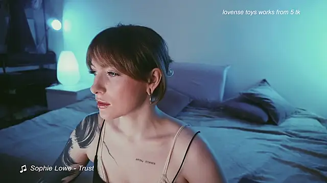 kris69kiss online show from November 2025 02:32:01 PM