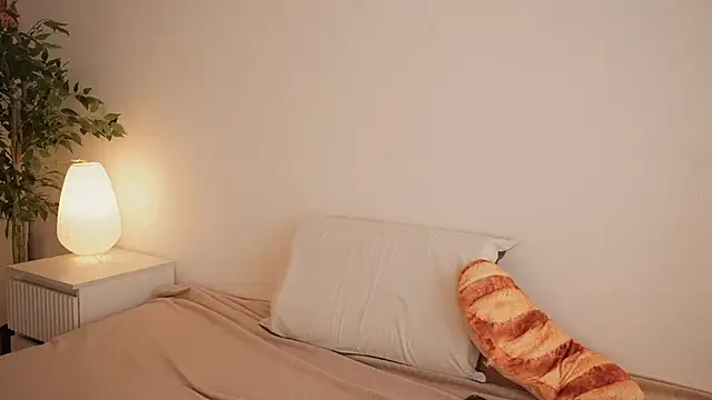 kris69kiss online show from April 2026 01:35:02 PM