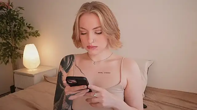 kris69kiss online show from April 2026 01:40:03 PM