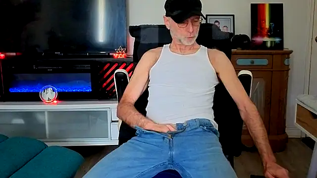 Snapshot of Towndude123 chatting on May 2026 03:26:01 PM Towndude123 online show from May 2026 03:26:01 PM