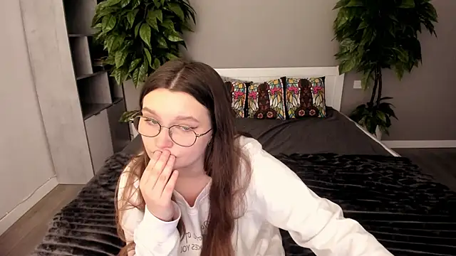 MagicPeachh  online show from November 2025 01:34:02 PM