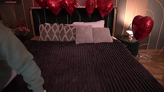 MagicPeachh  online show from February 2026 02:13:02 PM