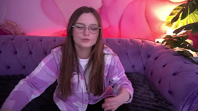 MagicPeachh  online show from December 2025 01:37:01 PM