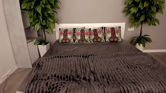 MagicPeachh  online show from November 2025 01:37:02 PM