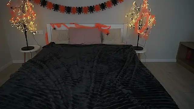 MagicPeachh  online show from October 2025 06:01:01 AM