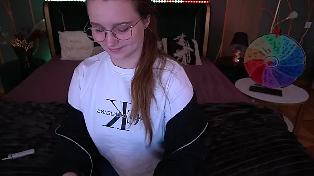 MagicPeachh  online show from October 2025 01:12:02 PM