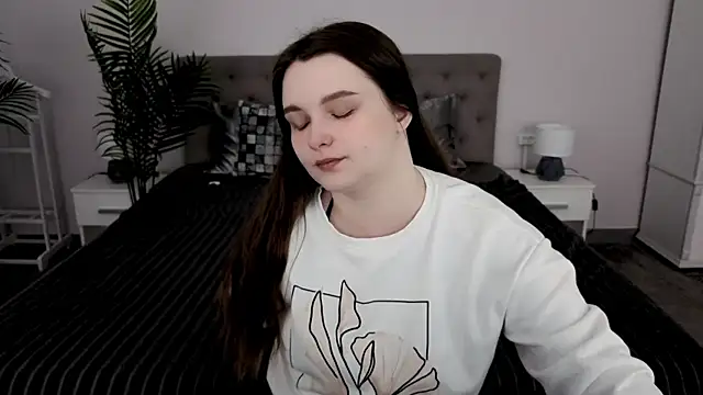 MagicPeachh  online show from March 2026 07:00:02 AM