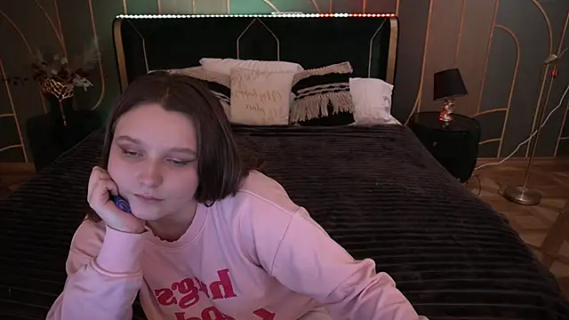 MagicPeachh  online show from December 2025 01:54:02 PM