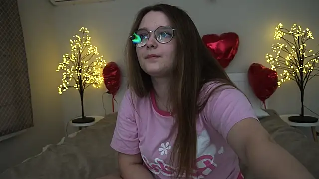 MagicPeachh  online show from February 2025 01:14:01 PM