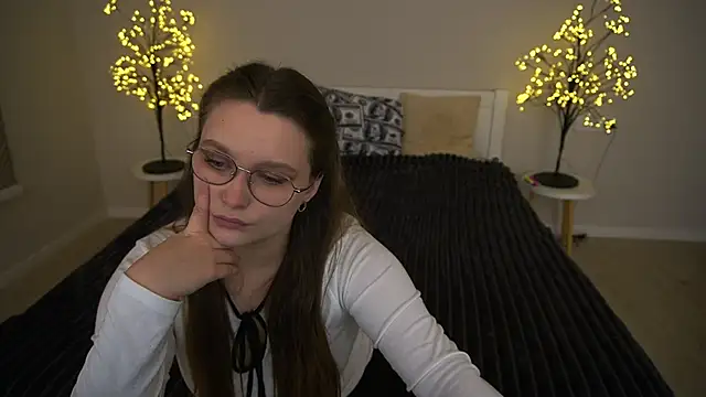 MagicPeachh  online show from November 2025 01:43:02 PM