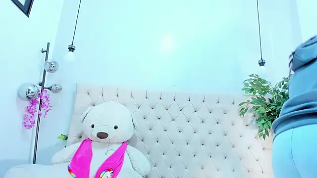 Victoria Coleman online show from December 2025 08:17:02 PM