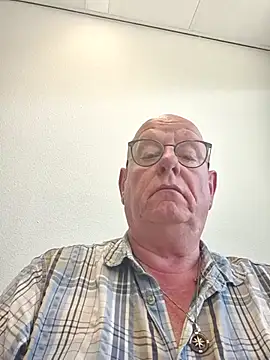 andrejoyfull64 online show from July 2026 11:21:01 AM