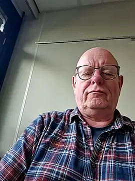 andrejoyfull64 online show from October 2025 01:56:02 PM