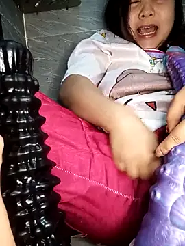 Snapshot of Kute_sex18 chatting on February 2025 02:40:01 PM Kute sex18 online show from February 2025 02:40:01 PM